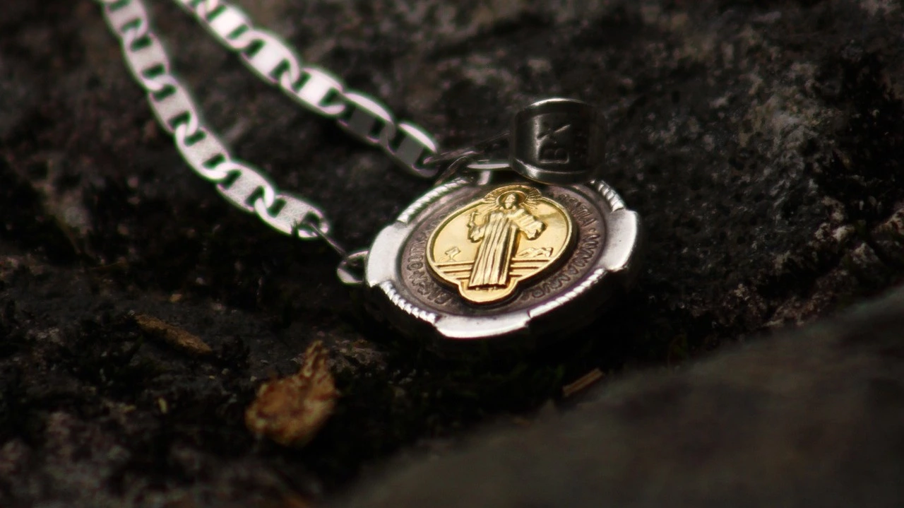 Llaveros y Medallas Religiosas: Un Accesorio que Nos Ayuda en el Día a Día